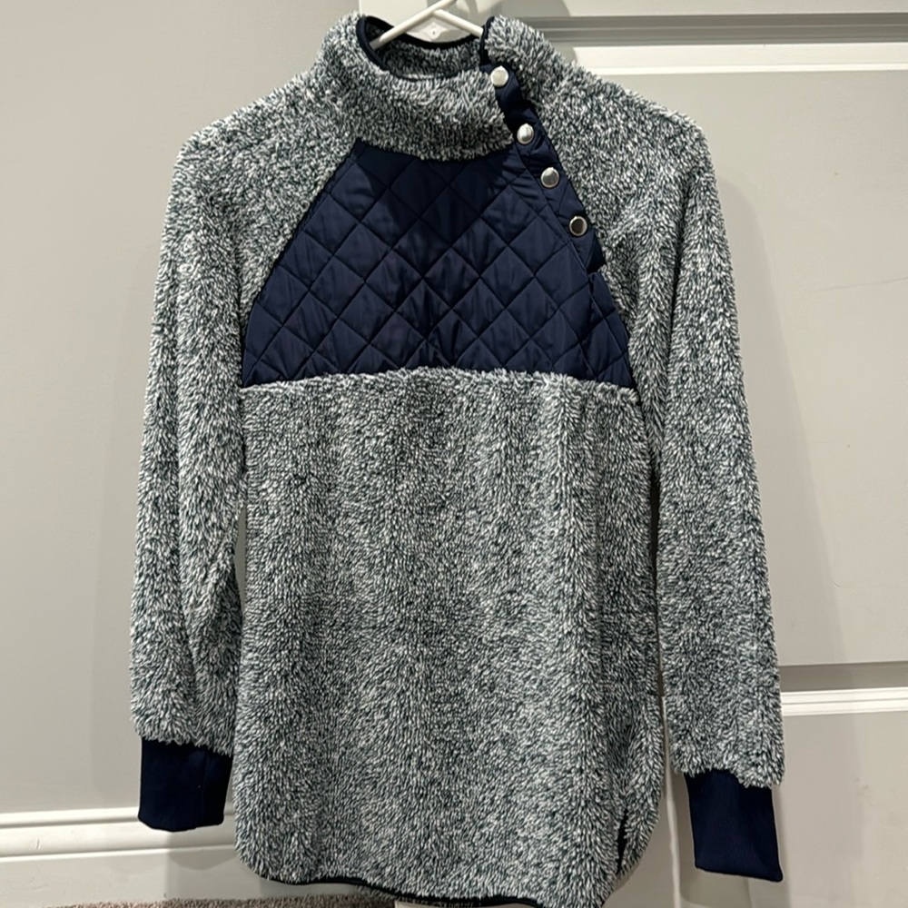 💙Popular navy and white fleece pull over